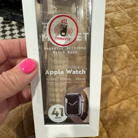 MAGNETIC silicone watch band for iwatch 38,40,41 mm…. Neutral & nice! See pic: - Picture 4 of 6